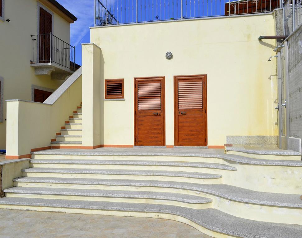 Gf Apartments Li Seddi Badesi Exterior foto