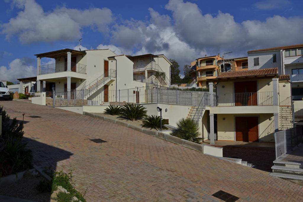 Gf Apartments Li Seddi Badesi Exterior foto