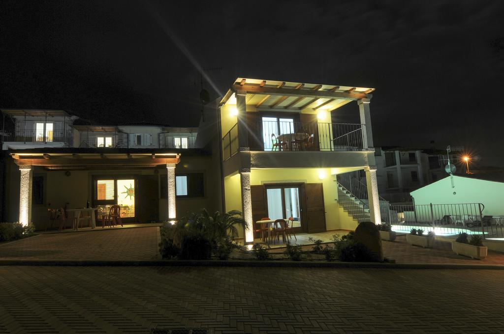 Gf Apartments Li Seddi Badesi Exterior foto