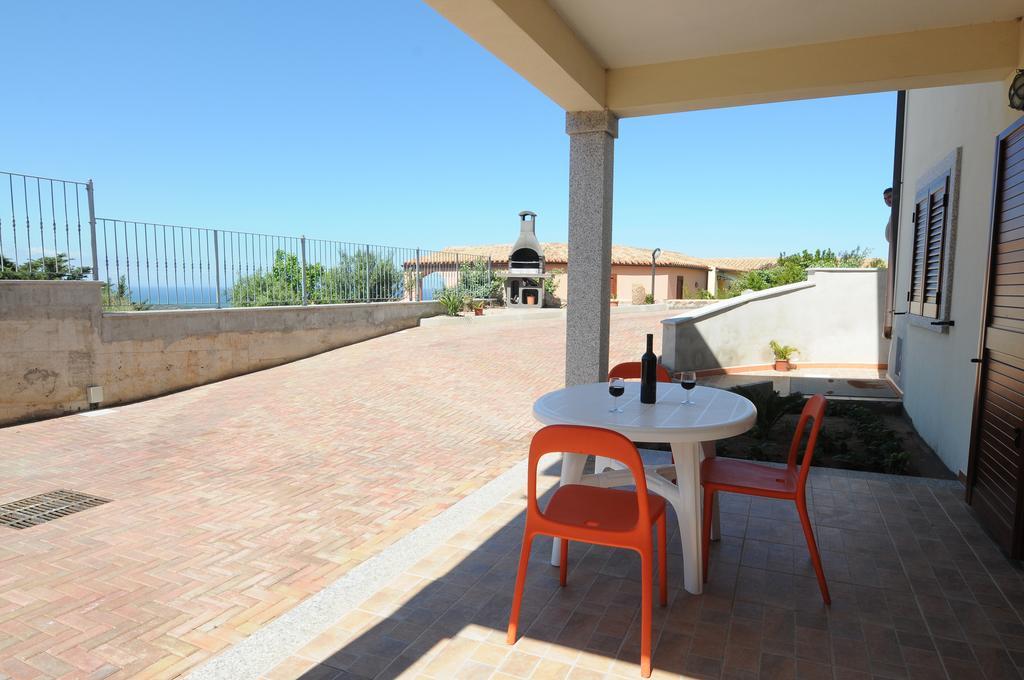 Gf Apartments Li Seddi Badesi Exterior foto